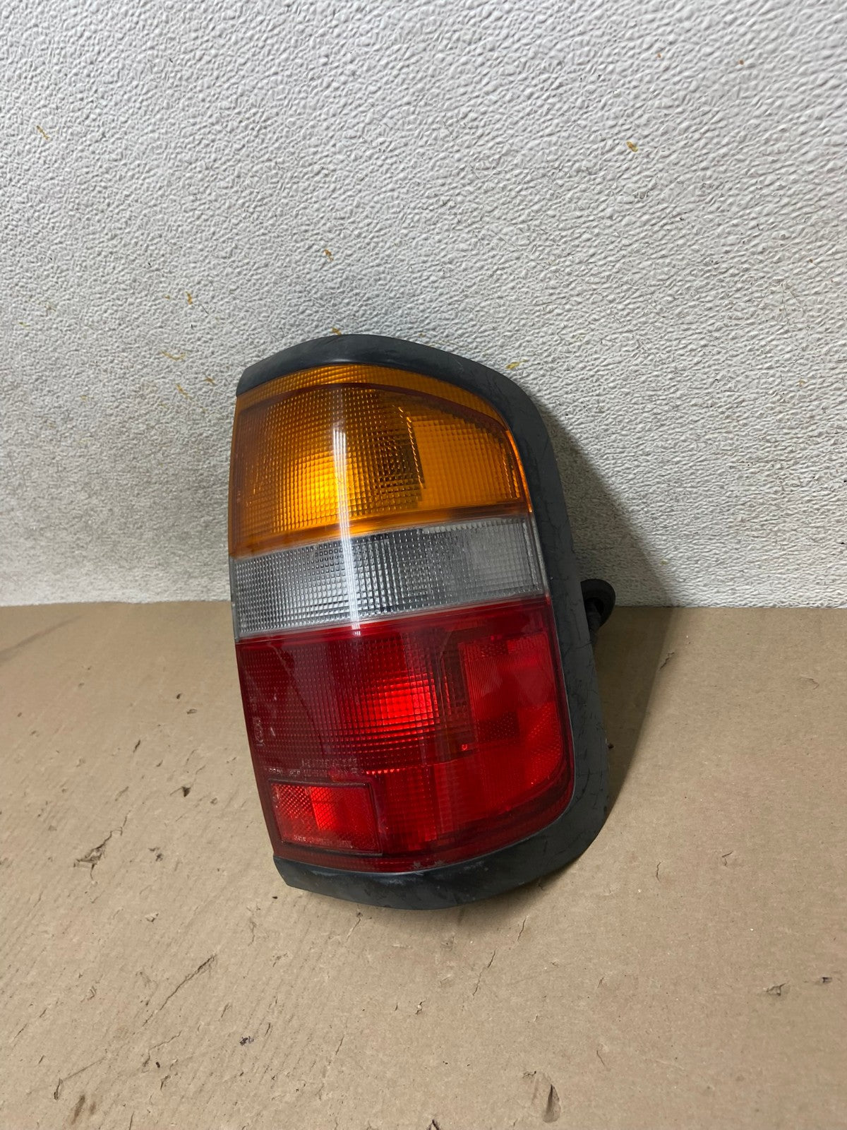 1996 - 1998 Nissan Pathfinder Right Passenger RH Side Tail light AH6864 LK1