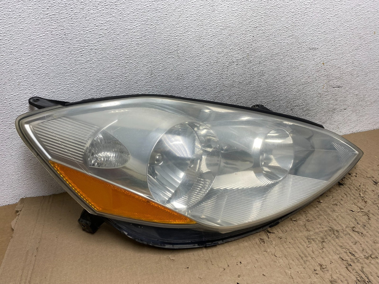 2006 to 2010 Toyota Sienna Right Passenger Rh Side Headlight Halogen AF7250 DW2