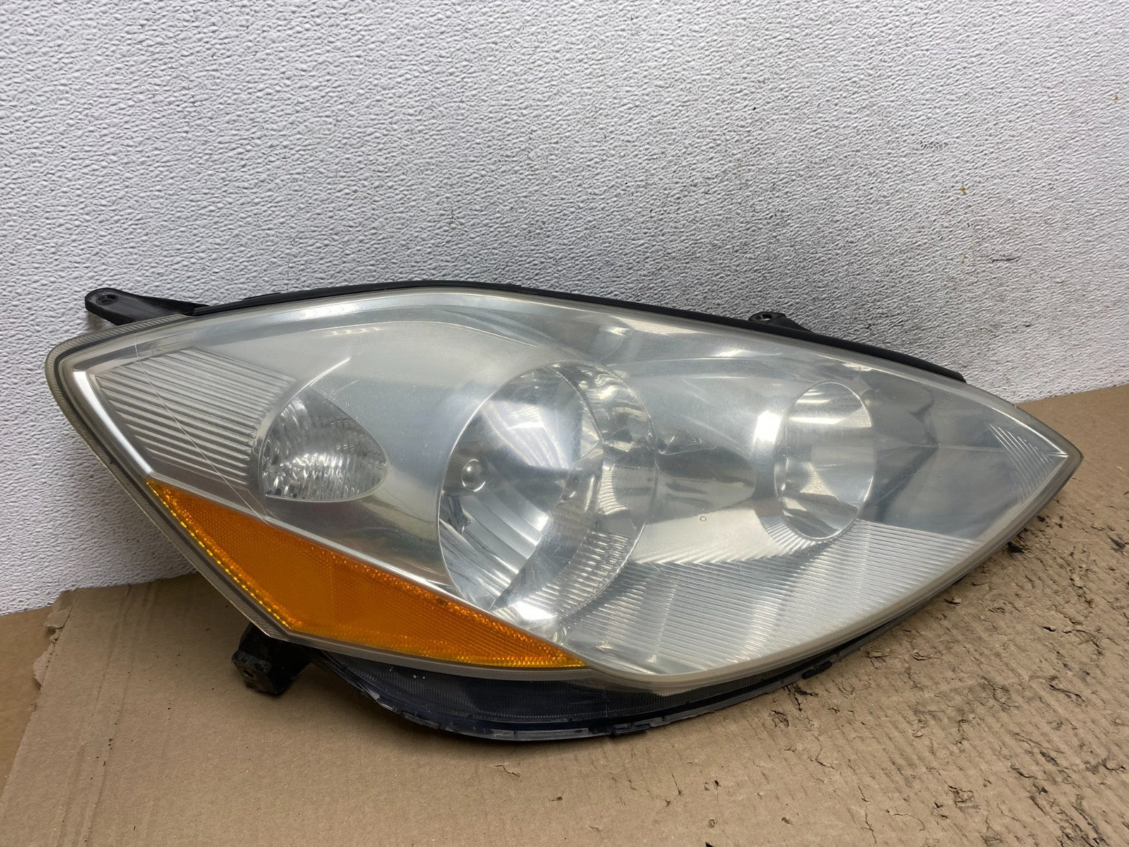 2006 to 2010 Toyota Sienna Right Passenger Rh Side Headlight Halogen AF7250 DW2