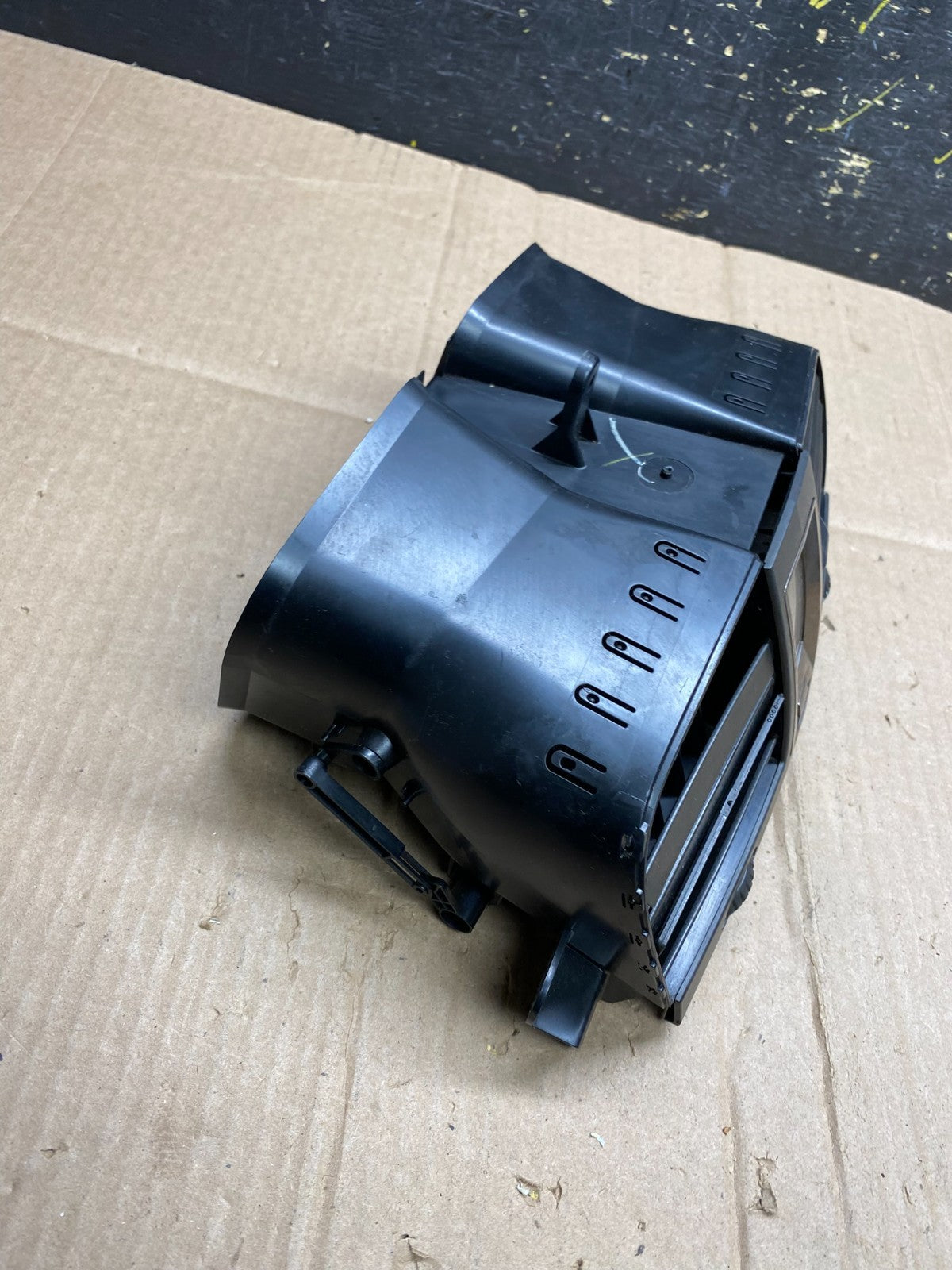2007 to 2009 Cadillac SRX Front Center Dash Clock Air Vent AA4712 DG4