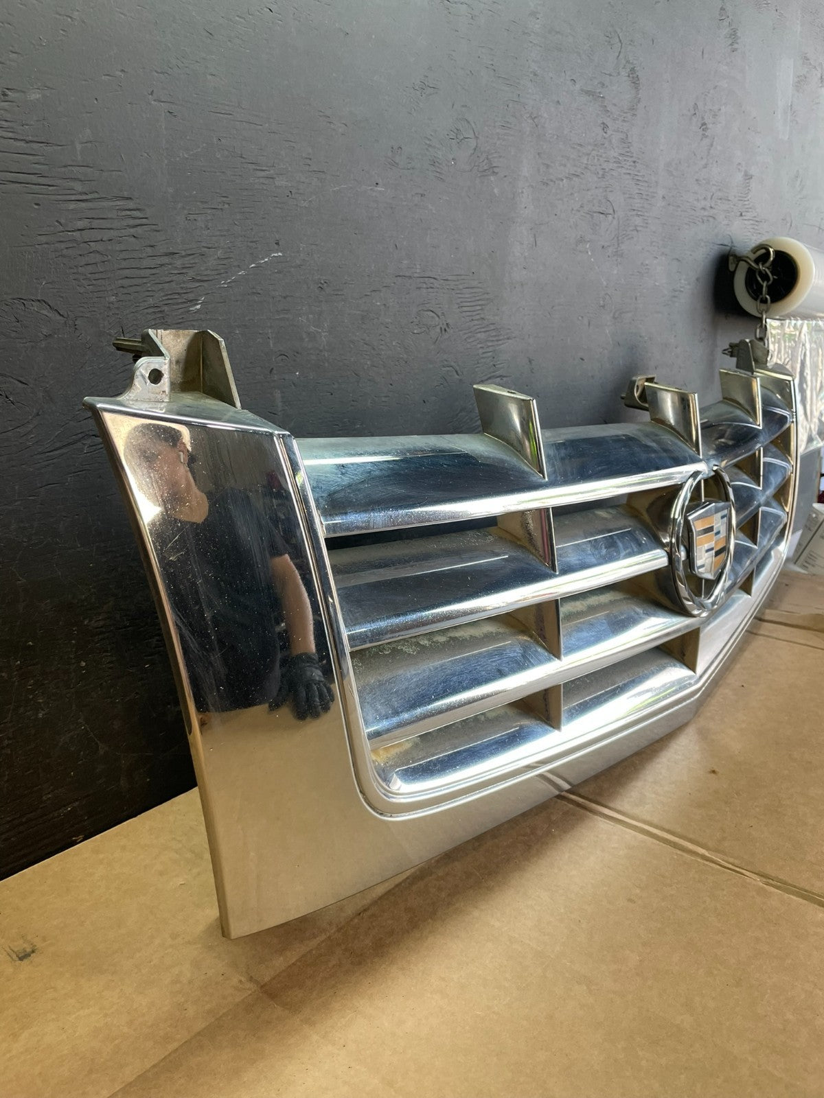 2002 to 2006 Cadillac Escalade Front Upper Grille Grill AE0799 DG2