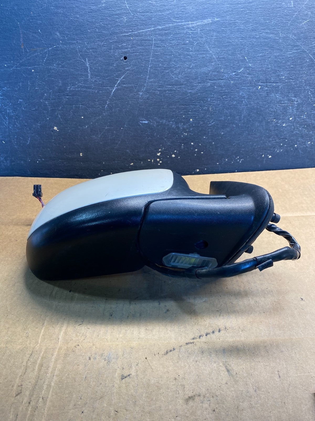 2003-2006 Chevrolet Tahoe Suburban Right Passenger Turn Door Mirror AB3700 MS3