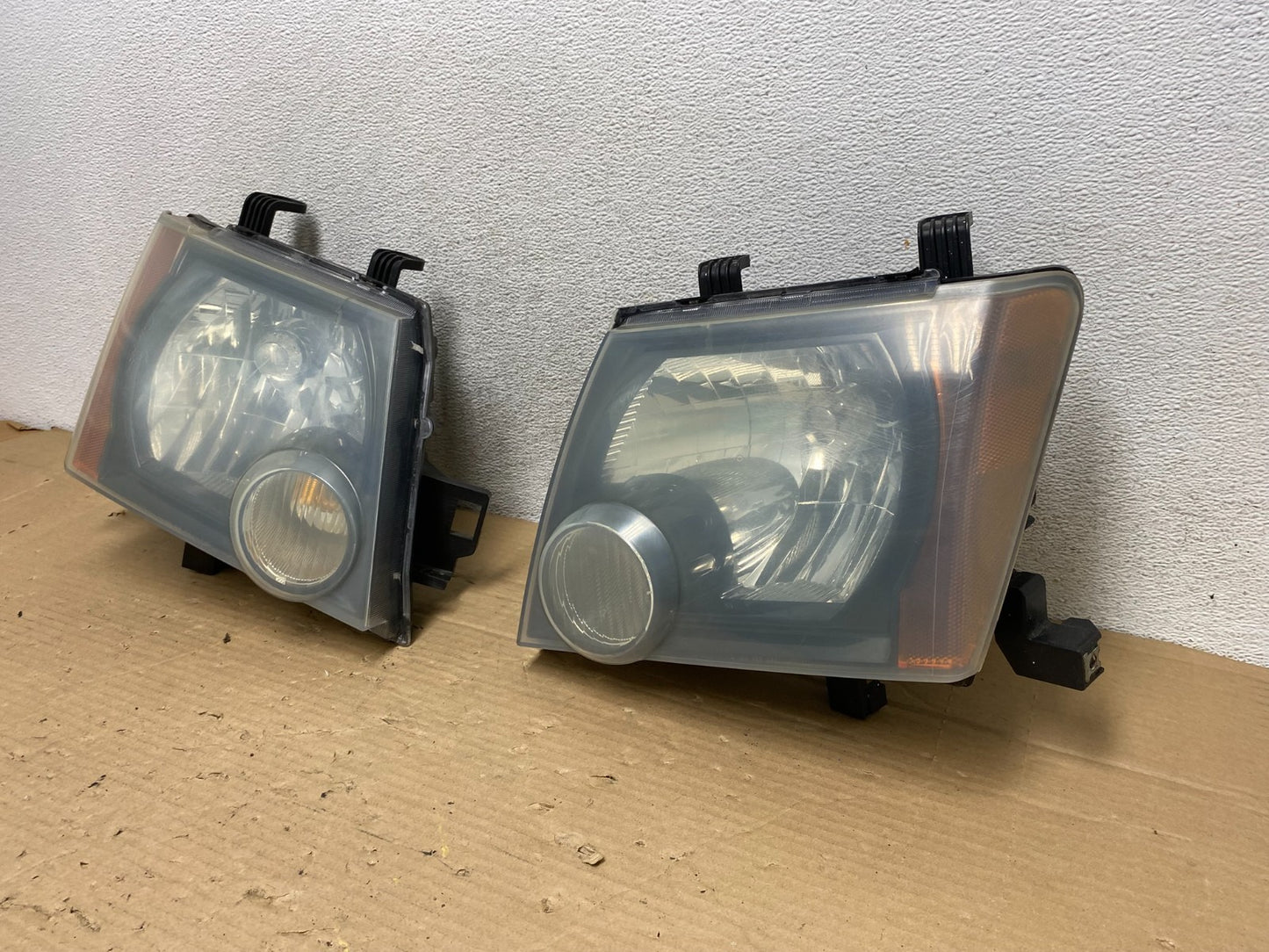 2005-2015 Nissan Xterra Driver Left+Right Side Set Headlights AG8209 DW2
