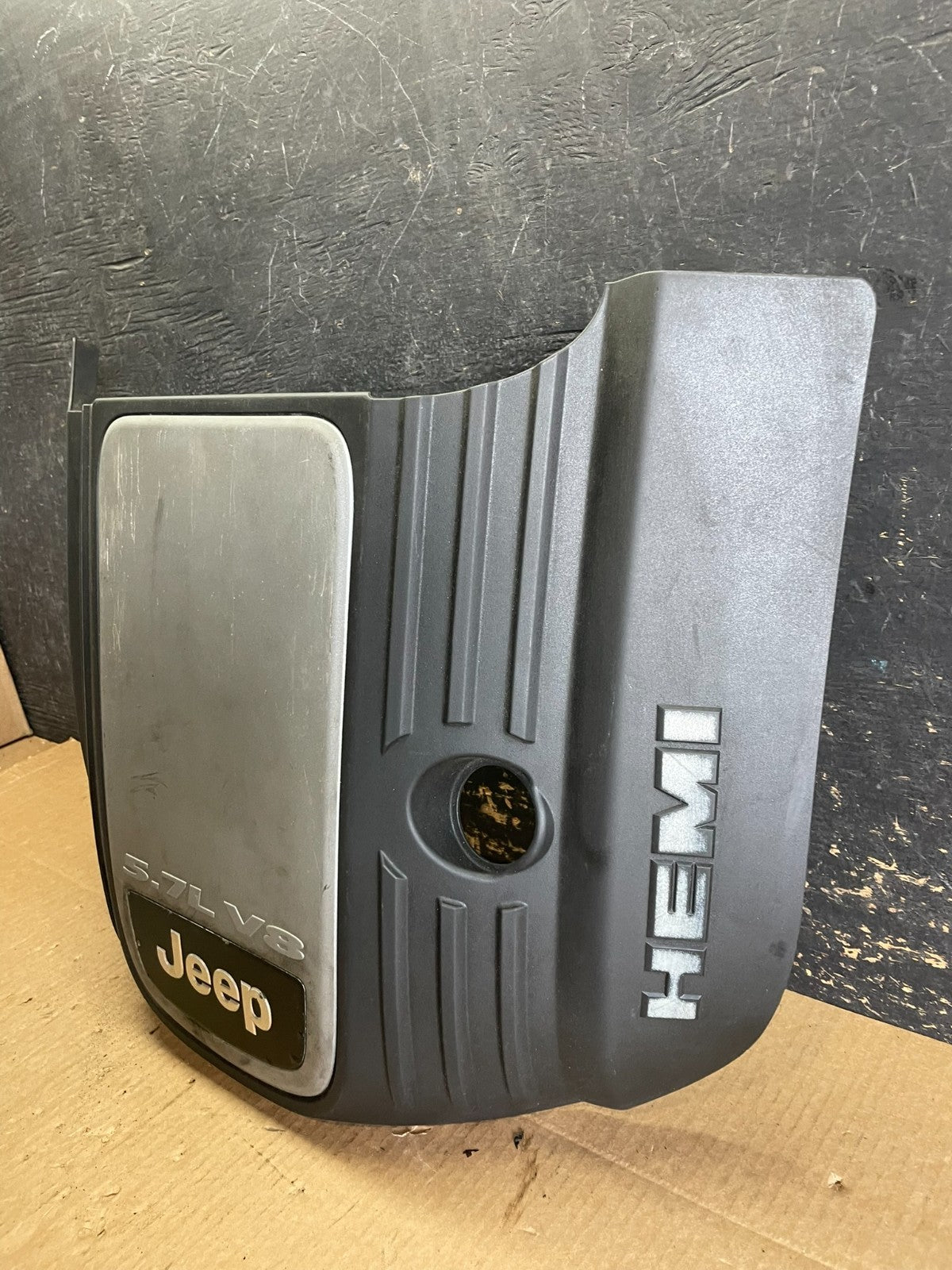 2005 to 2010 Jeep Grand Cherokee 5.7L Hemi Engine Cover Plastic Shield AA6121 DG2