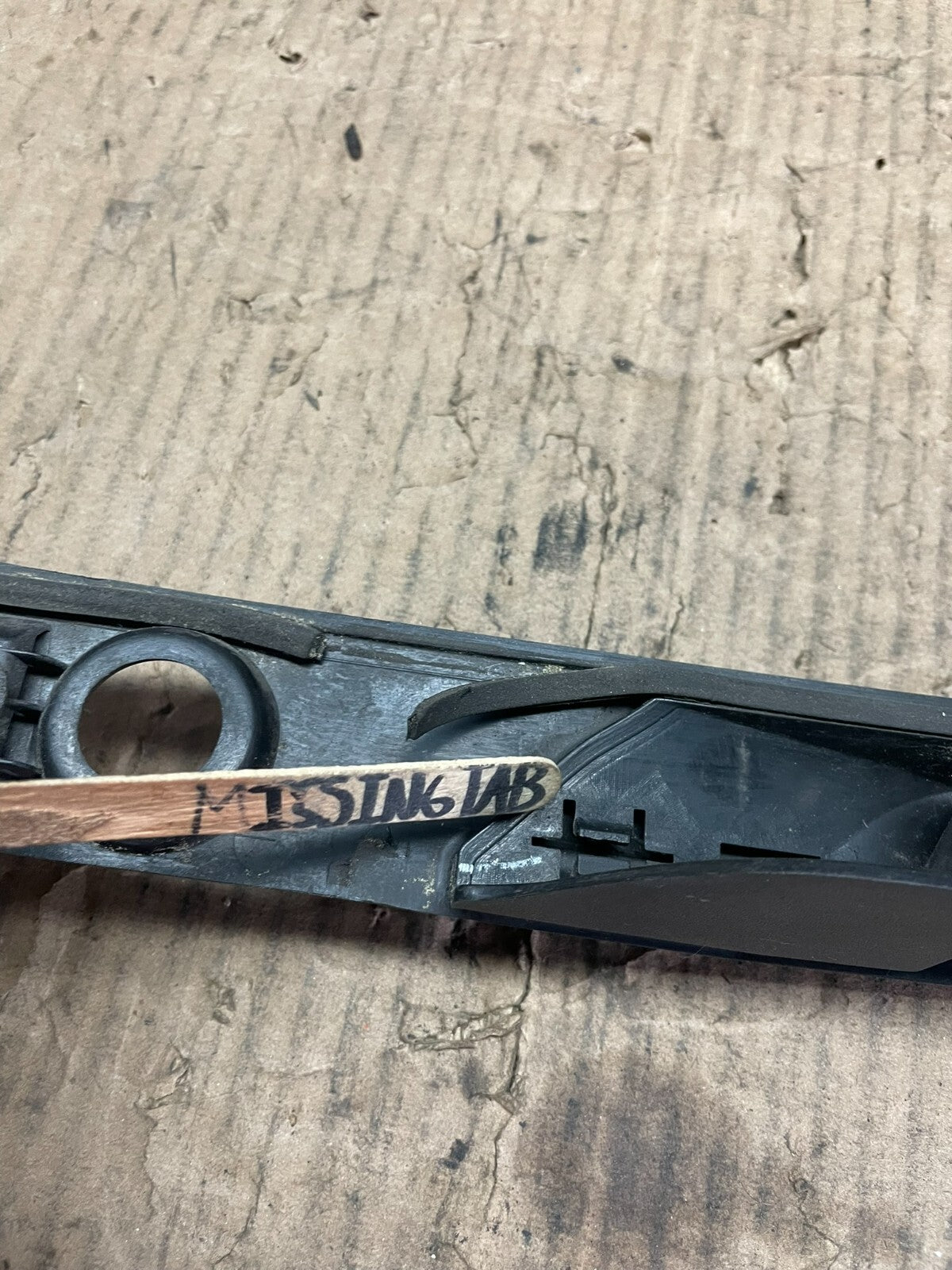 2016  2019 Ford Explorer Interceptor Rear Tailgate Molding With Camera M6139 DG10