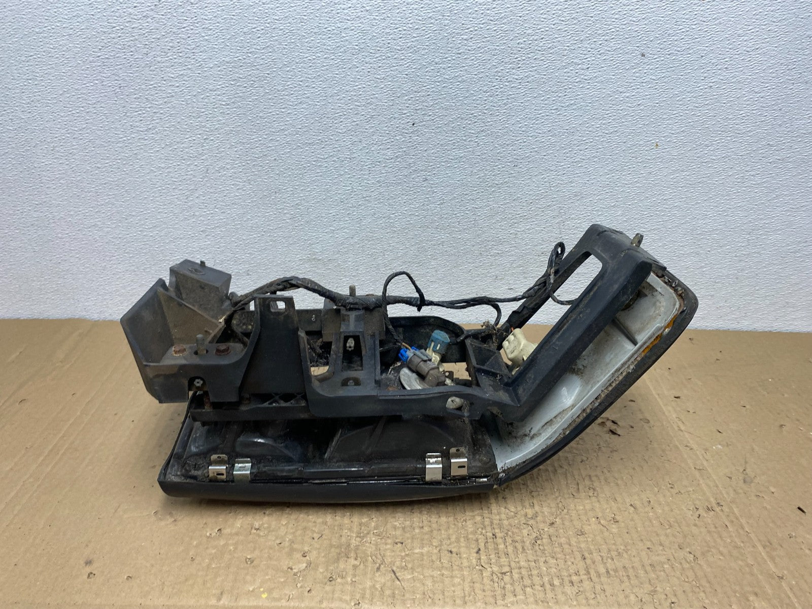 1994 1995 1996 Cadillac Deville Left Driver LH Headlight + Turn Signal AC4144 DW3