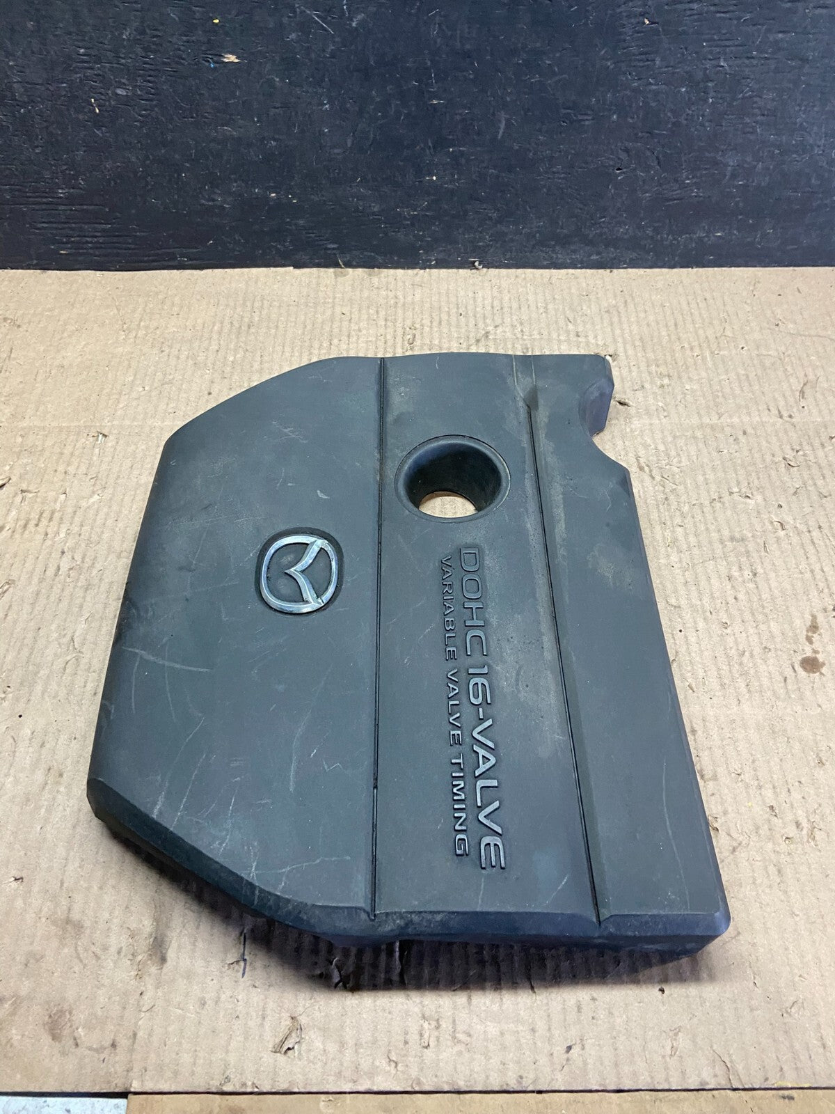 2004 to 2008 Mazda 3 DOHC 16 VALVE Engine Shield Top Cover i3629 Oem DG13