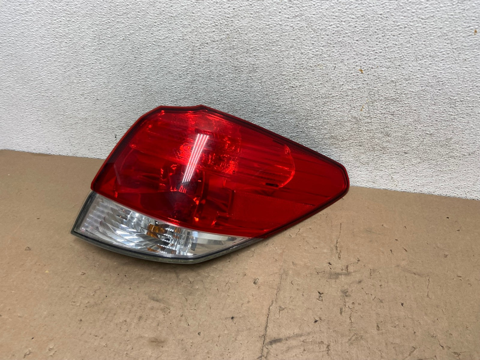 2010-2014 Subaru Outback Wagon Right Passenger Rh Side Tail Light AG5594 LK1