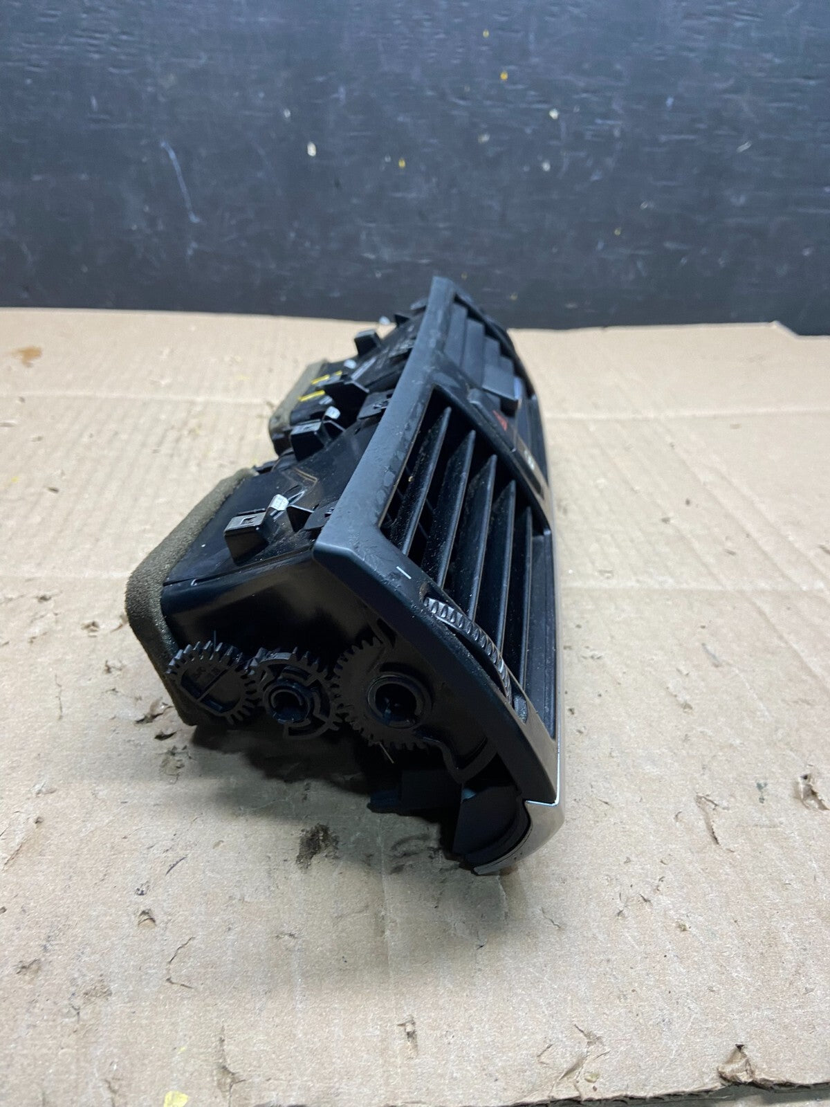 2007 to 2013 BMW X5 X6 Center Console Dash Air Vent i4996 DG11