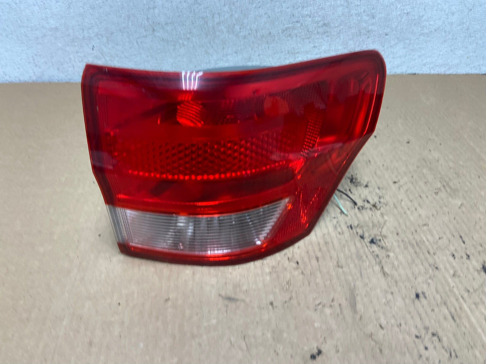 2011-2013 Jeep Grand Cherokee Right Passenger Side Rh Tail Light AG2510 LK0