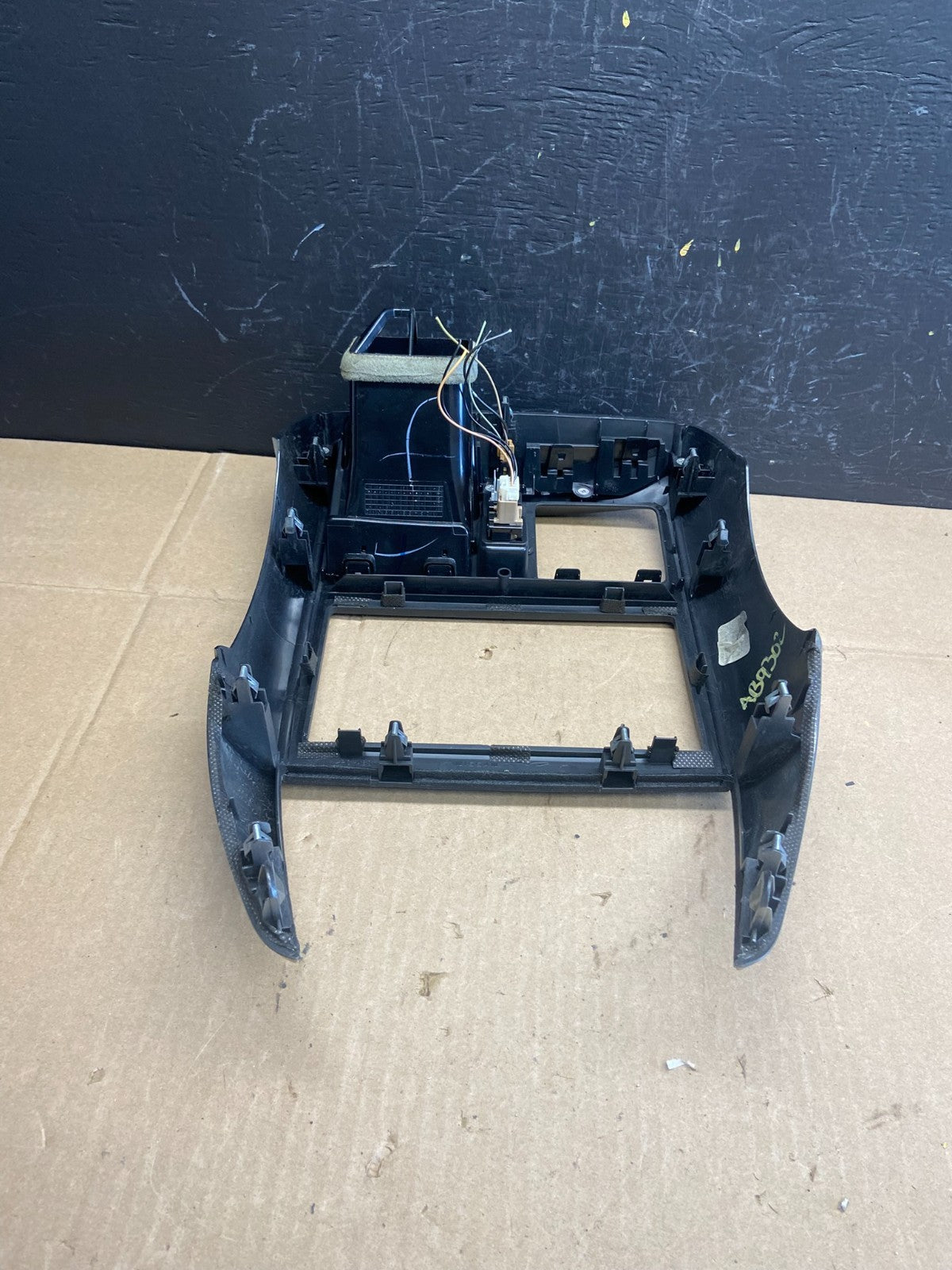 2015-2019 Nissan Versa Hatchback Center Dash Radio Climate Bezel Air Vent AB93024