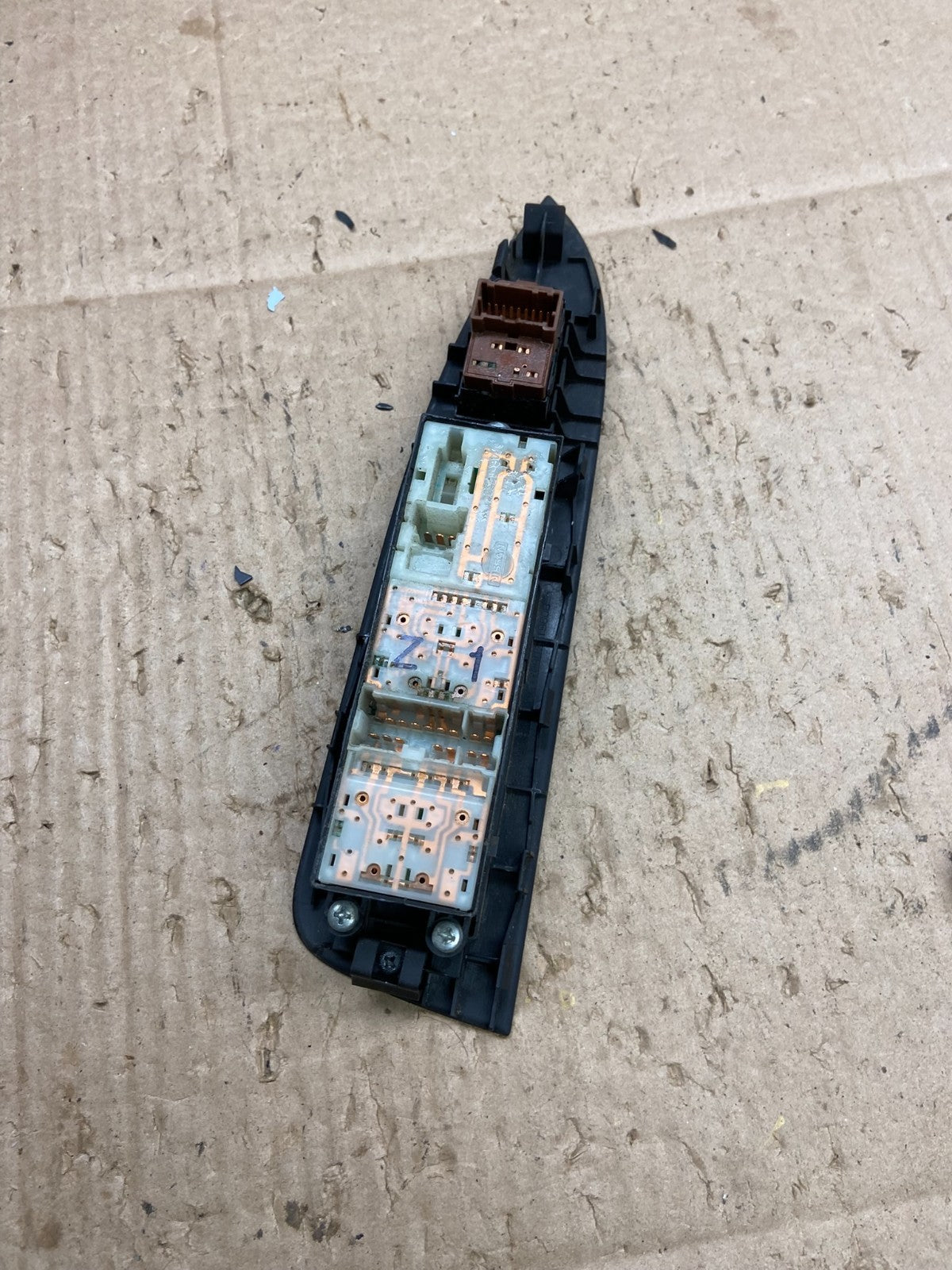 2008  to 2010 Nissan Titan QX56 Master Power Window Switch OEM Y7757 DG3