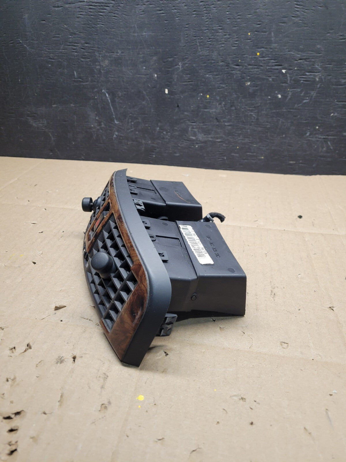 2004 to 2009 Cadillac SRX Front Center Dash A/C Air Vent i4962 OEM DG12