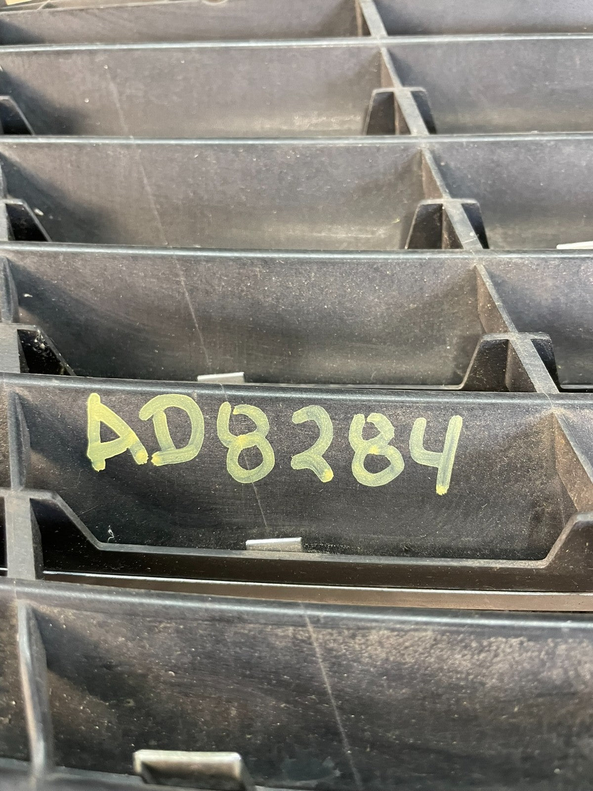 2003 to 2006 Mercedes Benz S-Class Front Grille AD8284 DG5