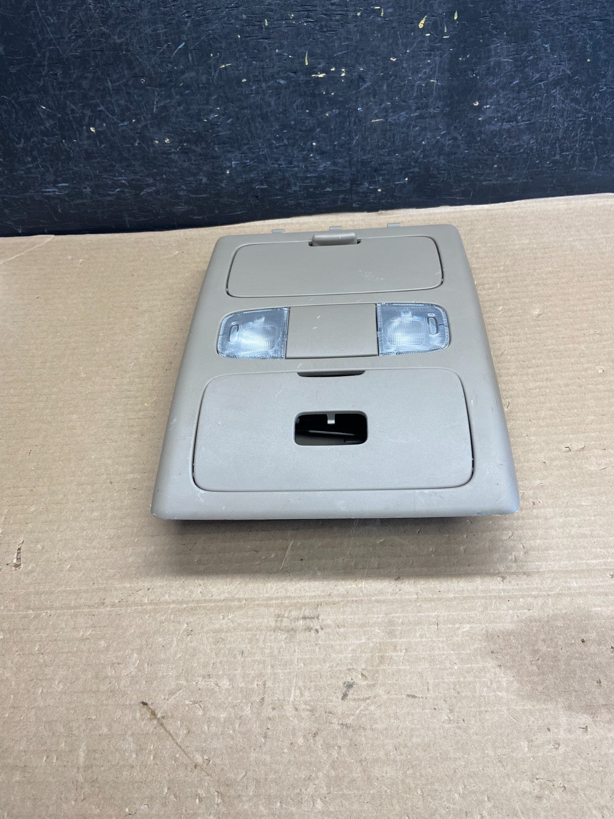 2005 to 2011 Toyota Tacoma Overhead Console Dome Light AH1443 DG3