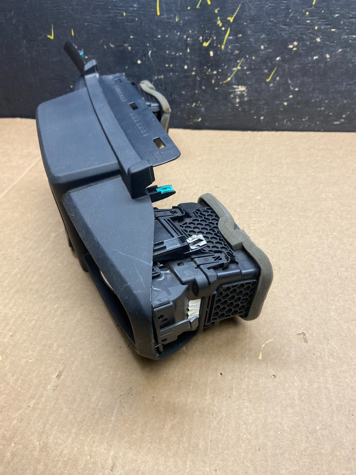 2020 to 2023 Ford  Explorer Console Radio Display Screen Air Vents Oem X6553 DG3