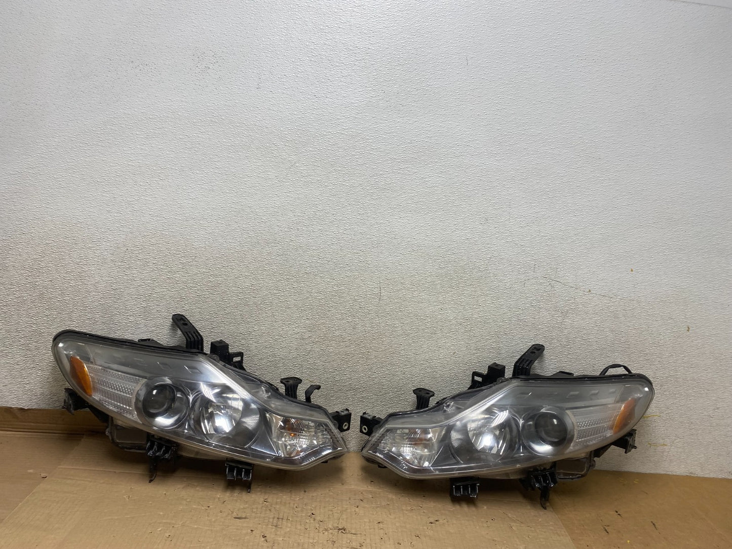 Halogen 2011 2012 2013 2014 Nissan Murano Headlights Left+Right U3056 DW0