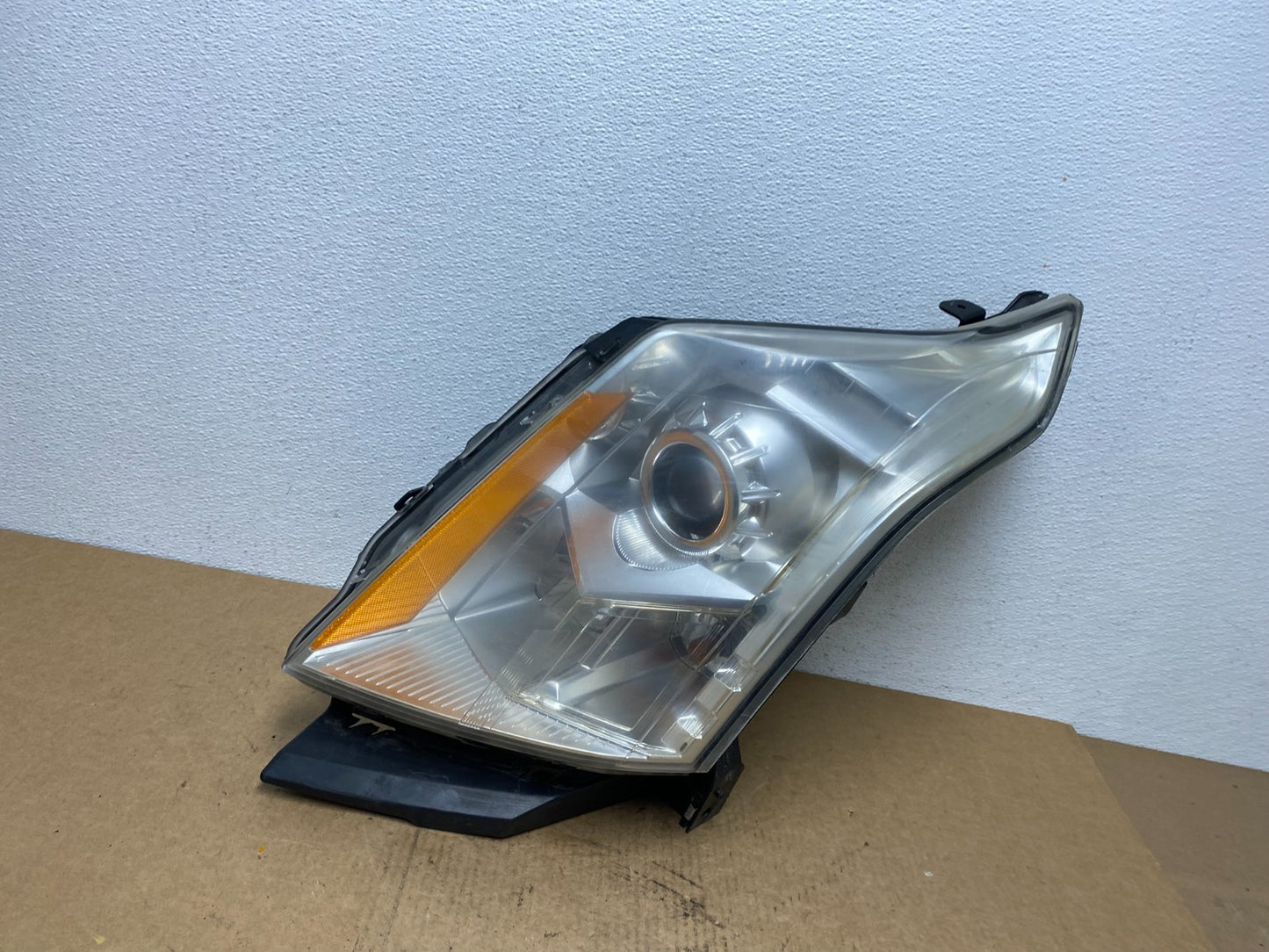 Halogen 2010 to 2016 Cadillac SRX Left Driver LH Side Headlight AC3021 DW0