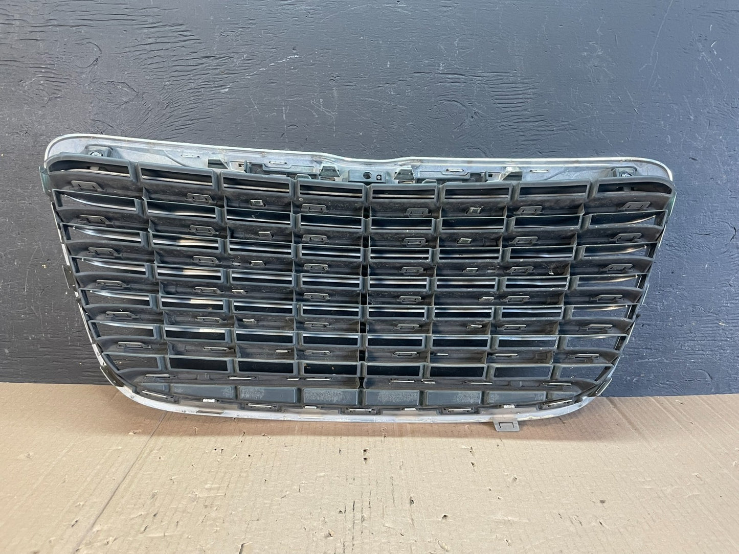 2011 to 2014 Chrysler 300 Front Upper Grille Grill AD8742 DG3