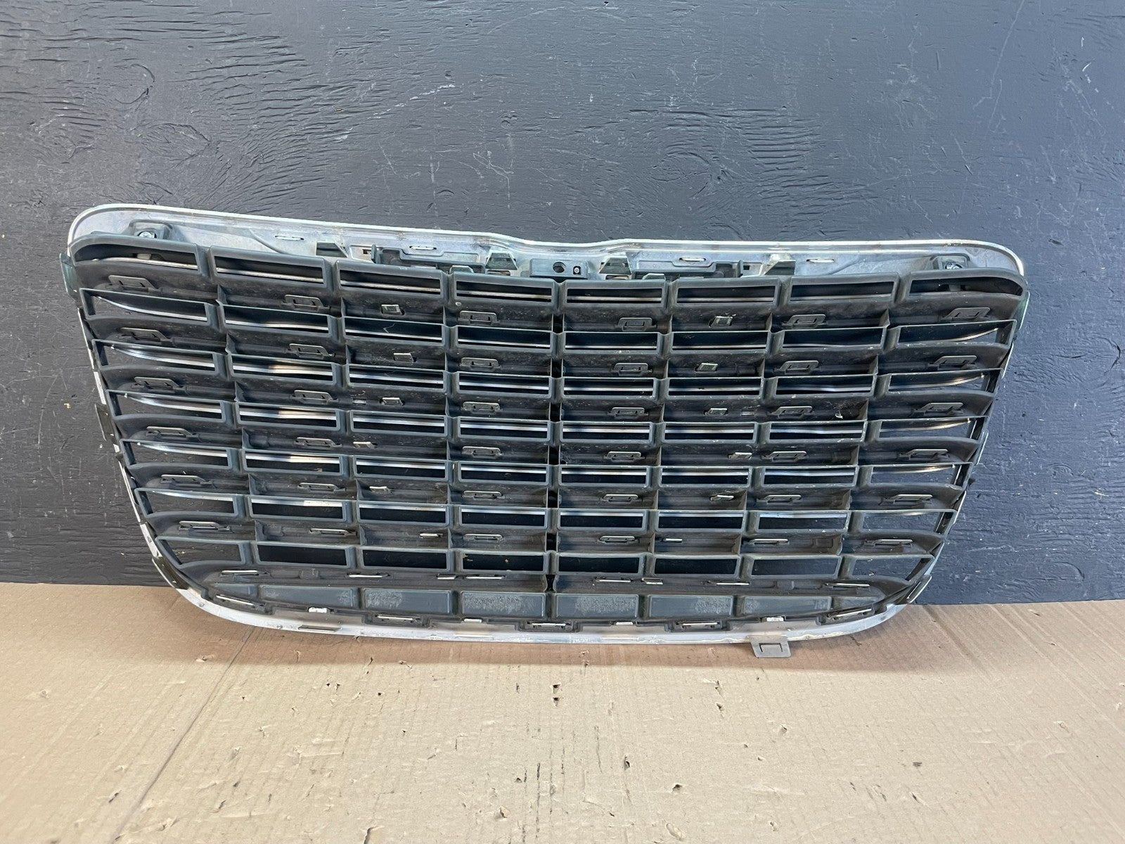 2011 to 2014 Chrysler 300 Front Upper Grille Grill AD8742 DG3