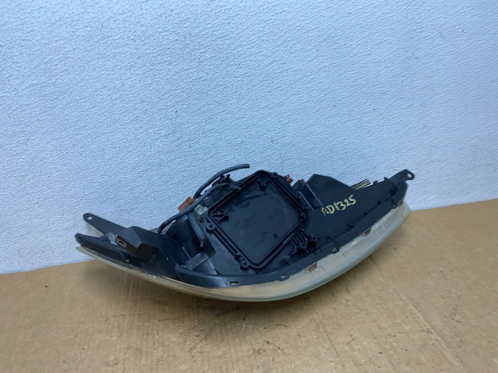 2004-2005 Toyota Sienna Left Driver LH Side Halogen Headlight AD1325 DW8