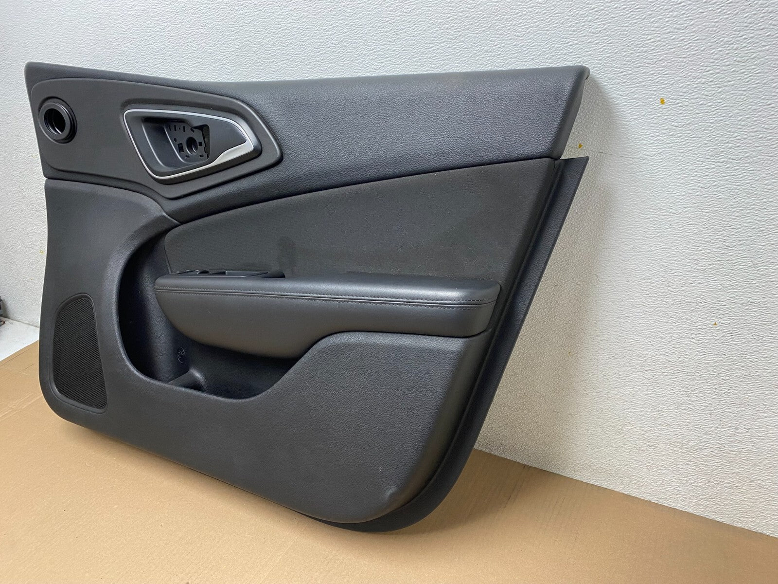 2015 to 2017 Chrysler 200 Front Right Passenger Side Door Panel OEM E9099 DG12