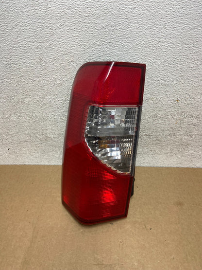 2002 2003 2004 Nissan Xterra Left Driver Side Tail Light AF9509 DW0