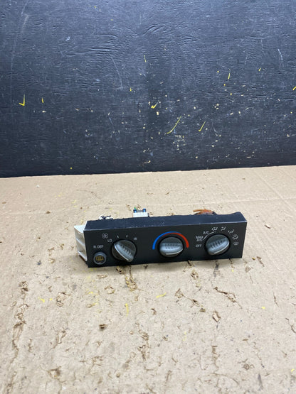 2001 - 2007 GMC Chevrolet Express 1500 Climate Control A/C u5497 DG0