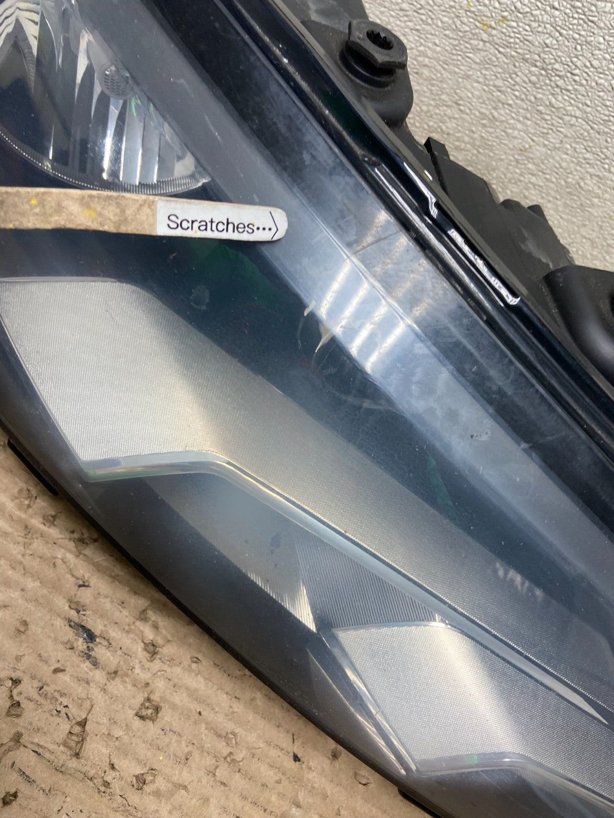 2012-2015 Volkswagen Passat Right Passenger RH Halogen Headlight OEM AA9507 DW3