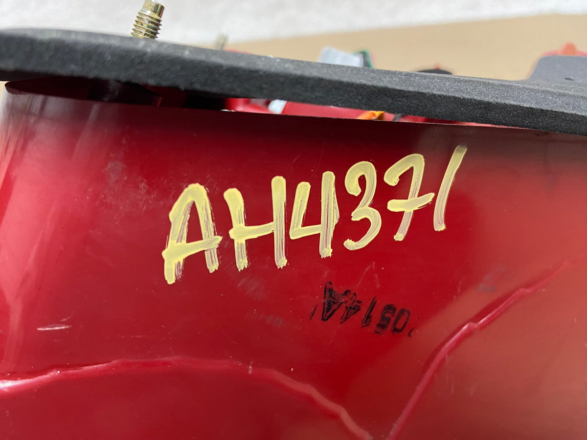 2002 to 2005 Hyundai Sonata Left Driver Lh Side Tail Light AH4371 LK6