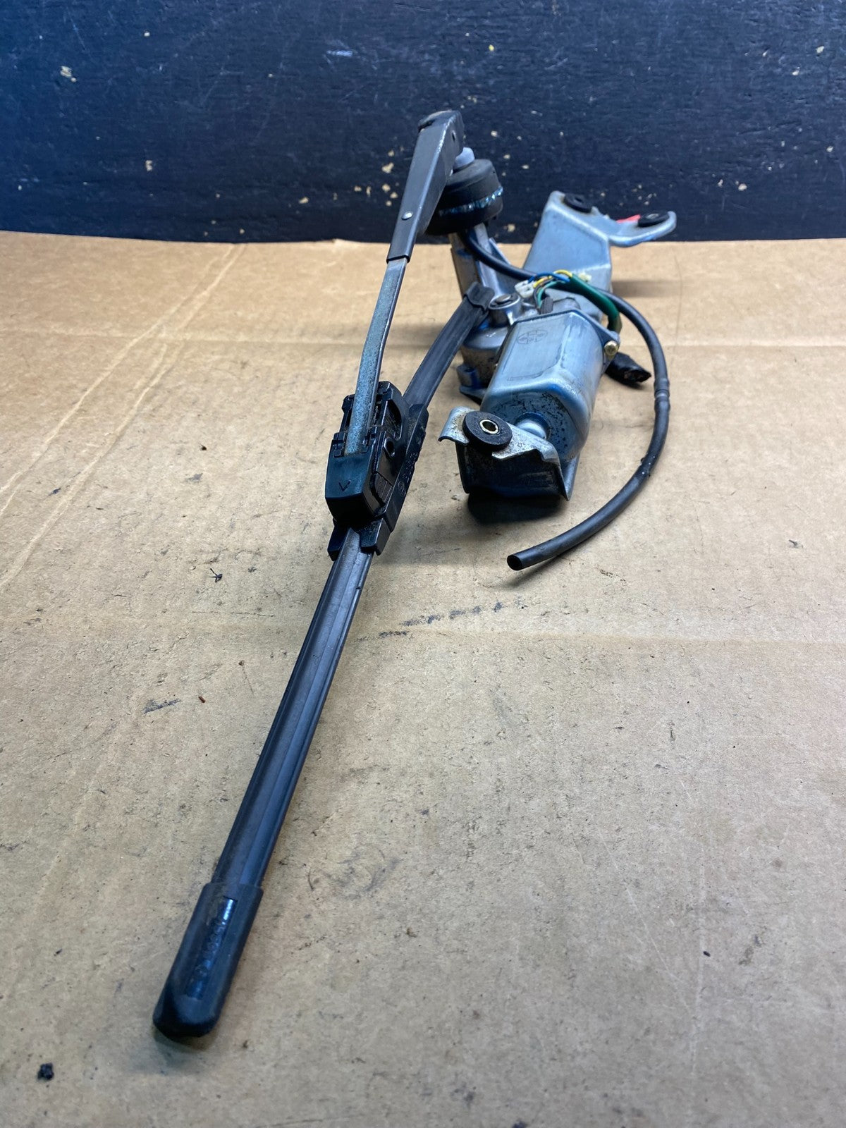 1991 to 1998 Mitsubishi Space Runner Wiper Motor Rear ab3794 DG2
