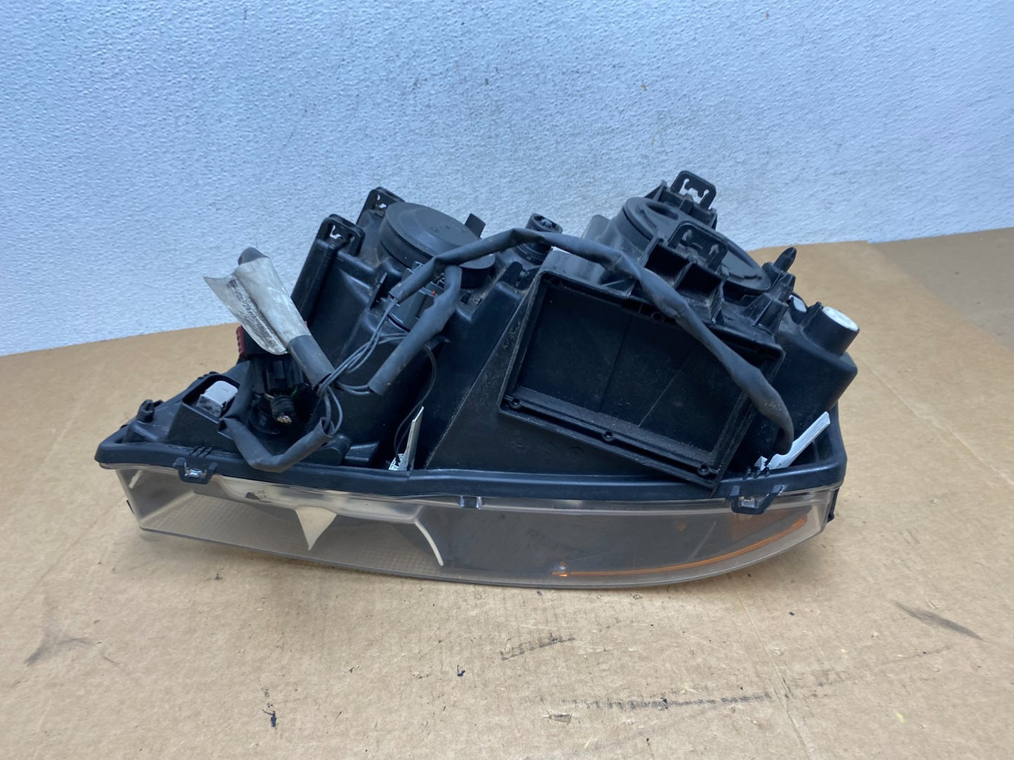 2003 to 2006 Volvo XC90 Right Passenger Rh Side Headlight Halogen AE3251 DW8