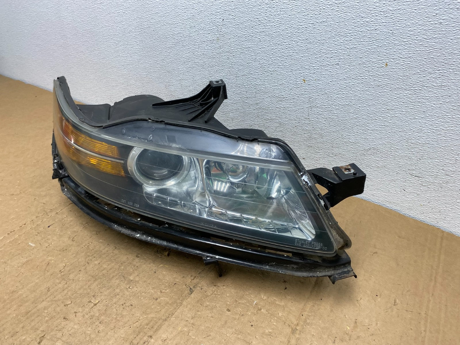 2004 2005 2006 Acura TL Headlight Right Passenger Side Xenon HID AD0561 DW1