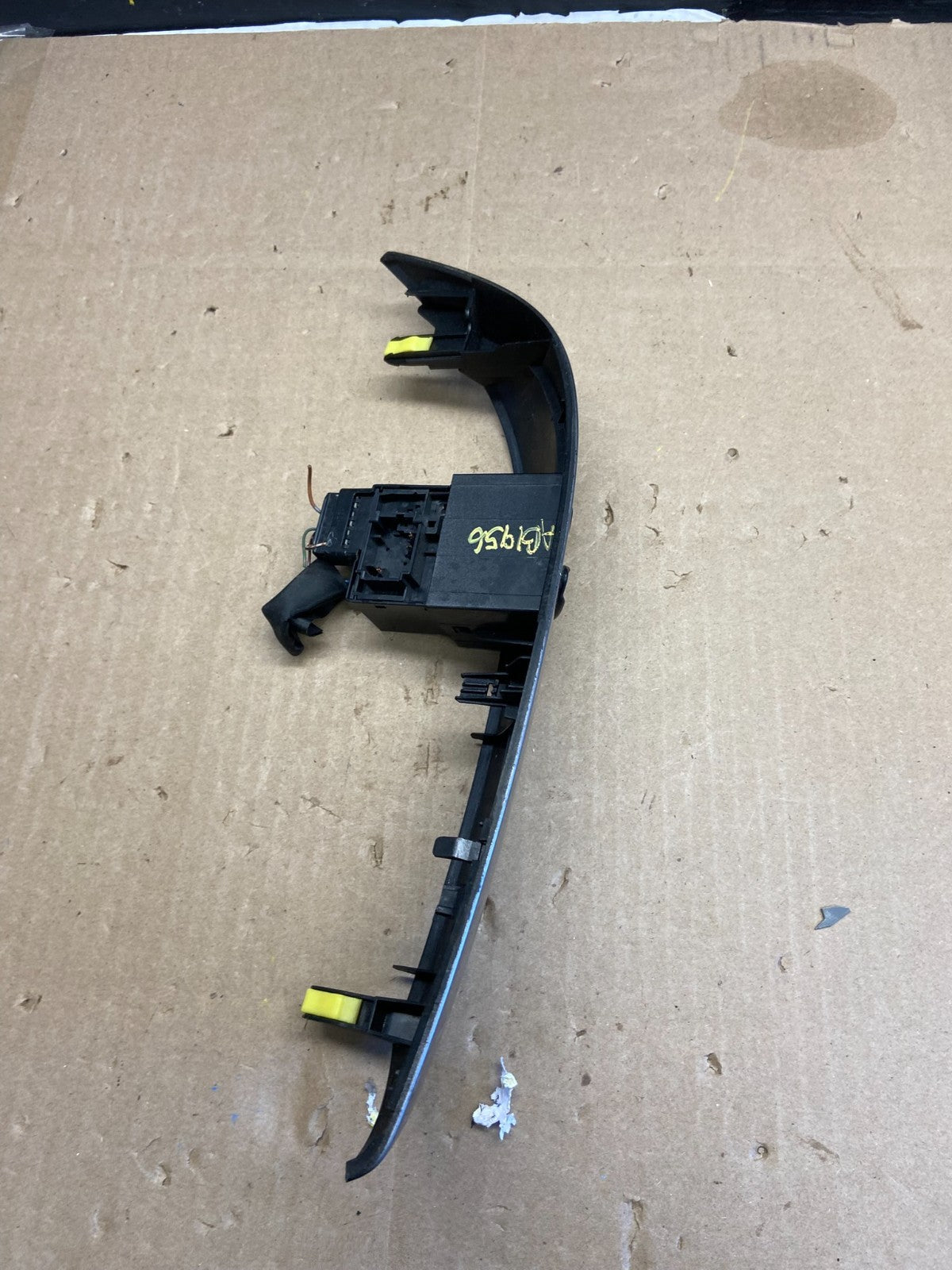 2004 to 2010 Toyota Sienna Right Side Radio Switches Bezel Trim ab1956 DG2