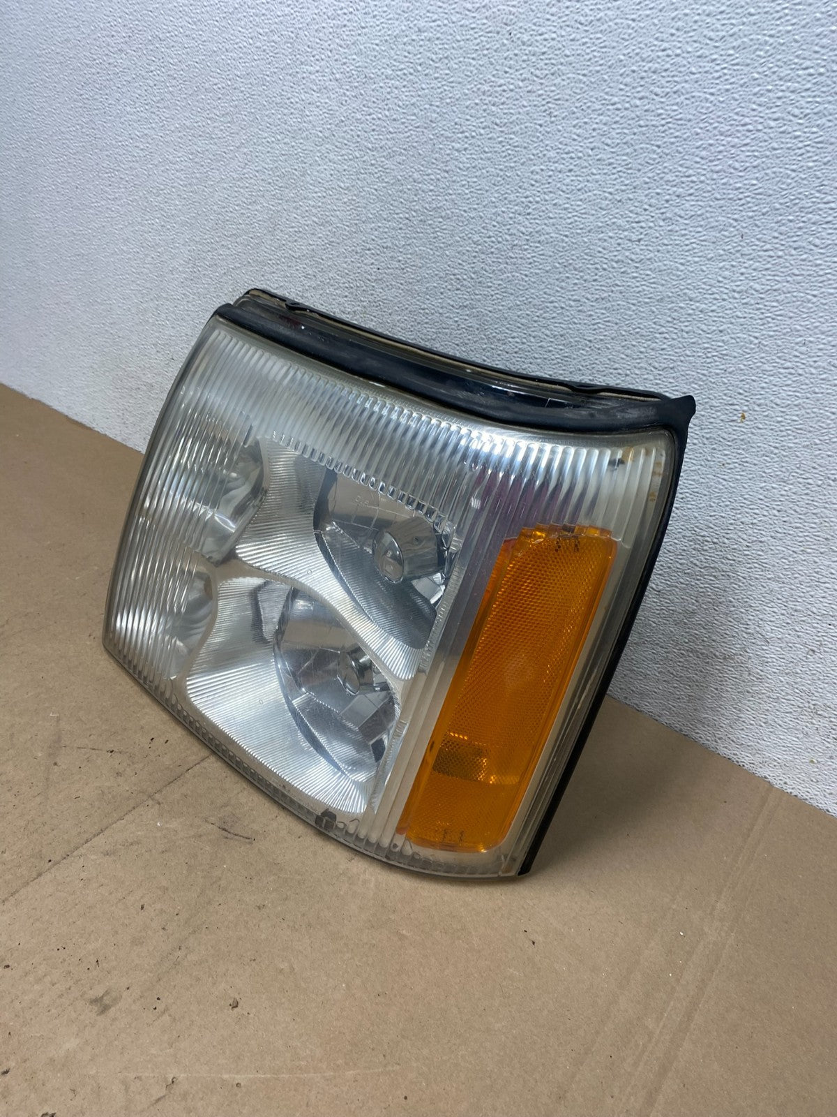 2002 to 2006 Cadillac Escalade Left Driver Lh Xenon HID Headlight AG4539 DW1