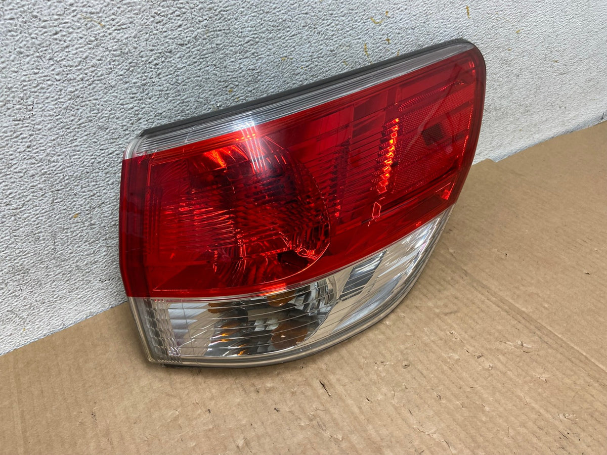 2013 to 2016 Nissan Pathfinder Passenger Right Side Tail Light AI5863 LK2