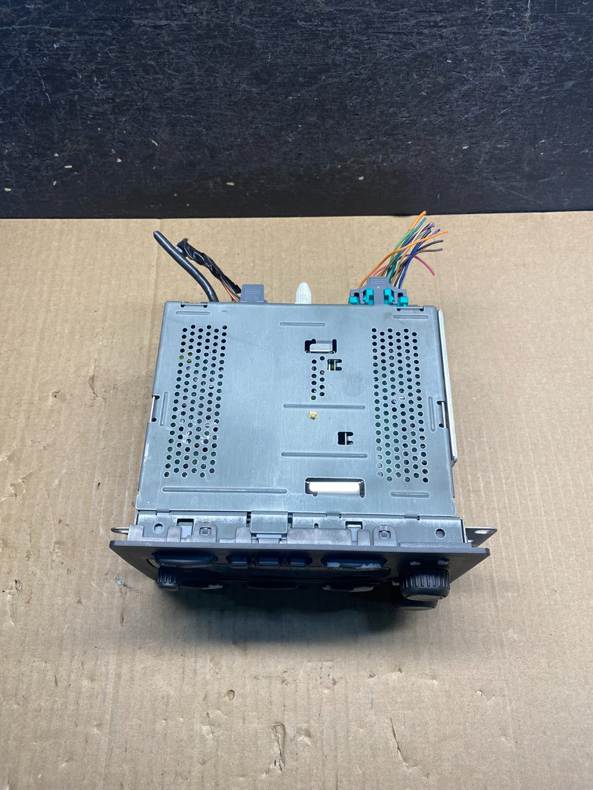 2003 to 2006 Silverado Tahoe Sierra AM FM CD Radio Receiver Head Unit AH1752 DG4