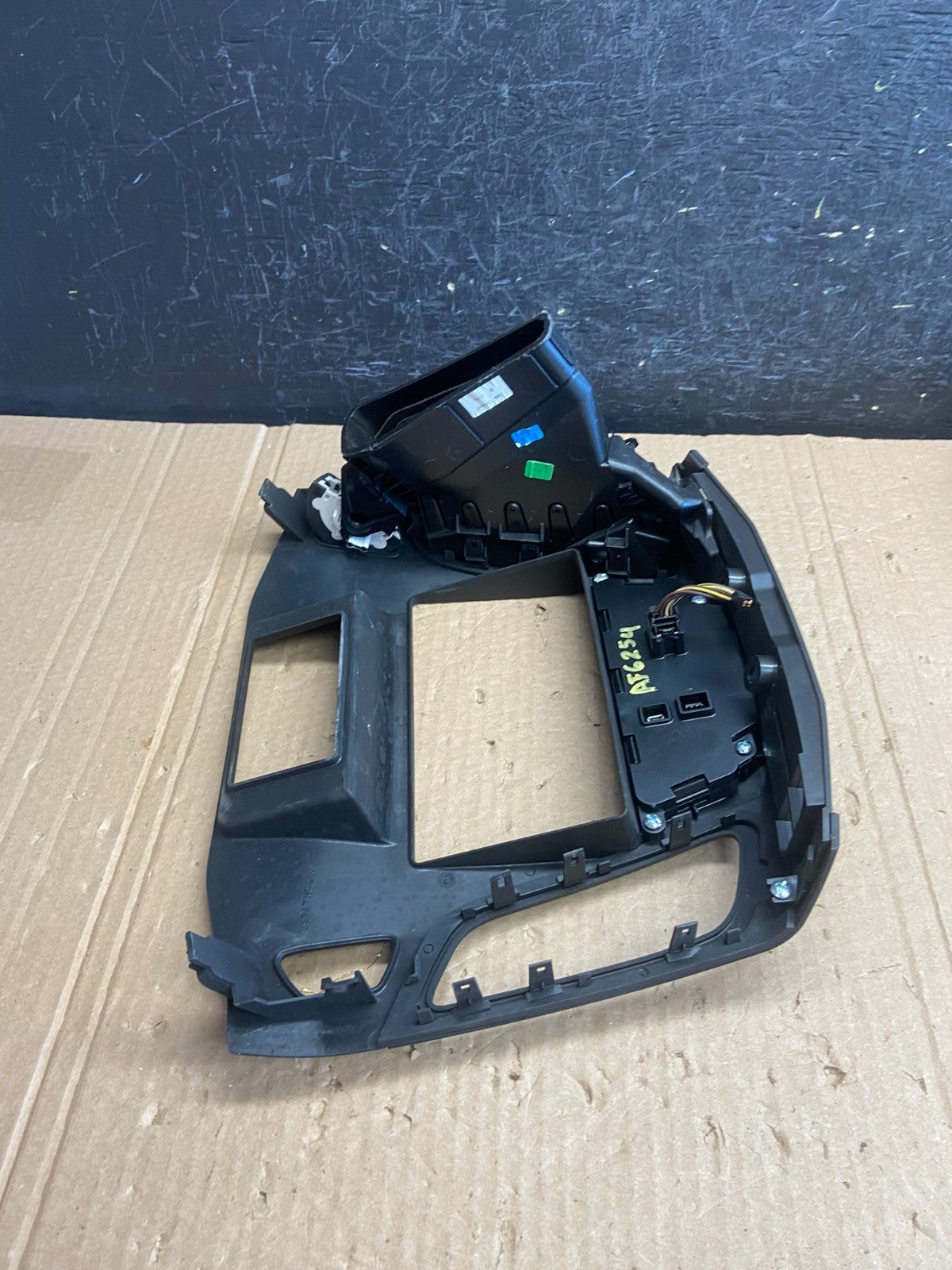 2012 to 2014 Ford Focus METRA 99-5827B / S-DIN D-DIN Car Radio Dash Kit AF62544