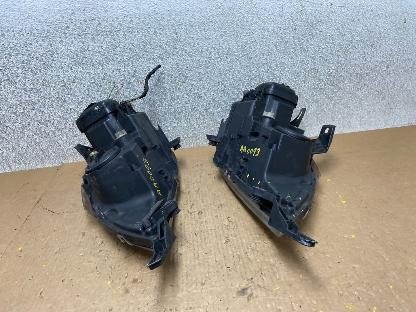 2002 - 2005 Mercedes ML ML350 ML500 Left+Right Side Halogen Headlights AA0093 DW13