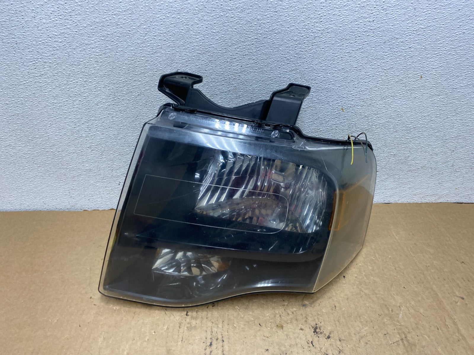 2007 - 2014 Ford Expedition Left Driver LH Side Headlight Halogen AG2409 DW0