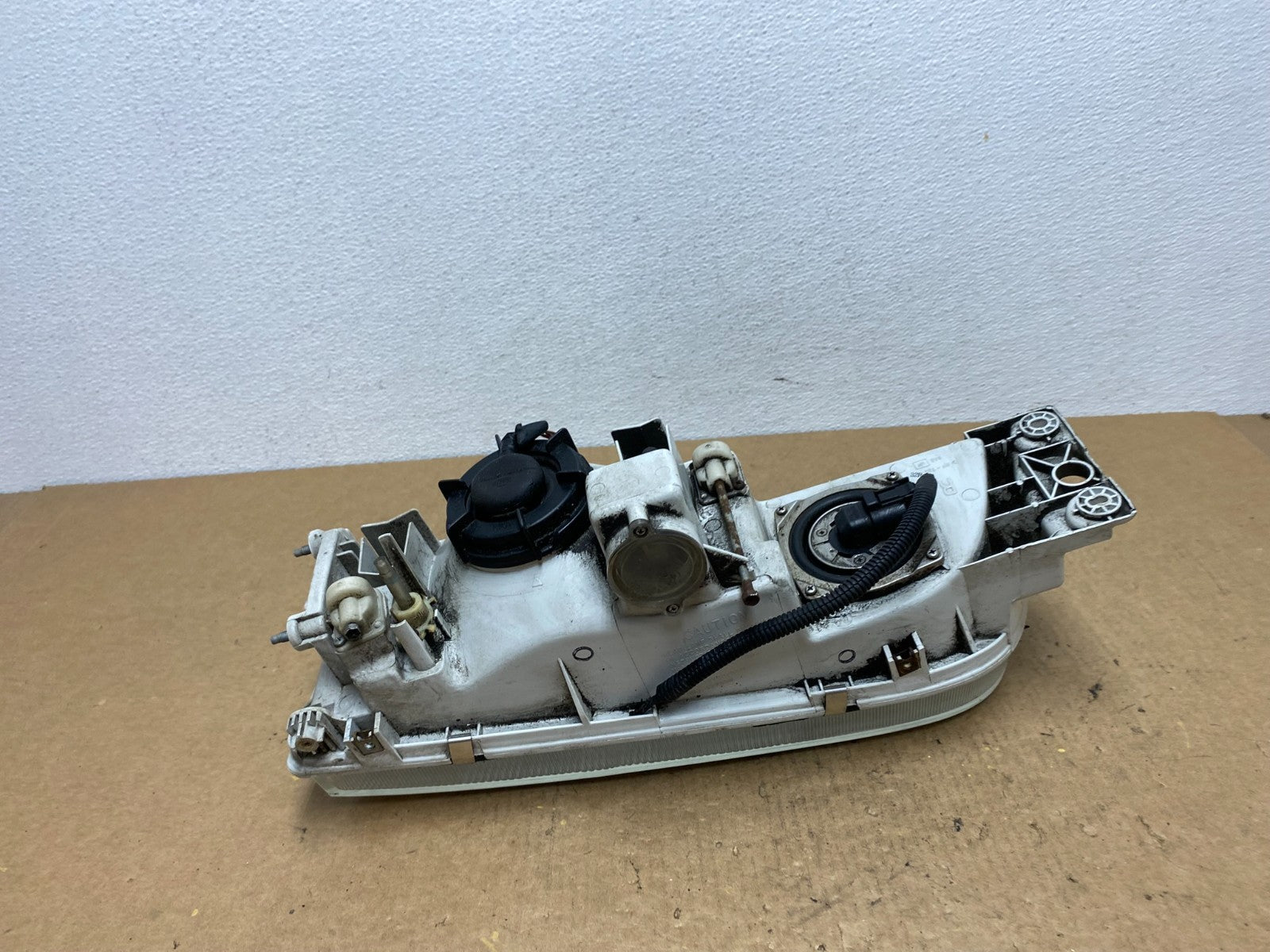 1994-1996 Infiniti Q45 Right Passenger Side Front Halogen Headlight OE AC3551 DG4