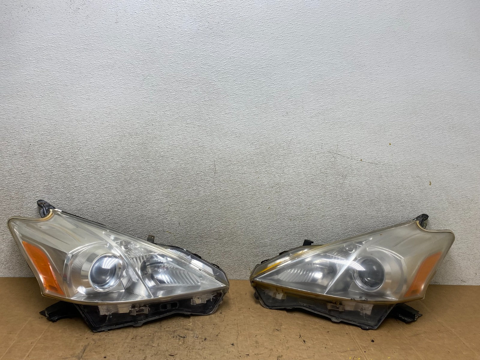 2012 2013 2014 Toyota Prius V Left+Right Side Halogen Headlights T5191 DW0