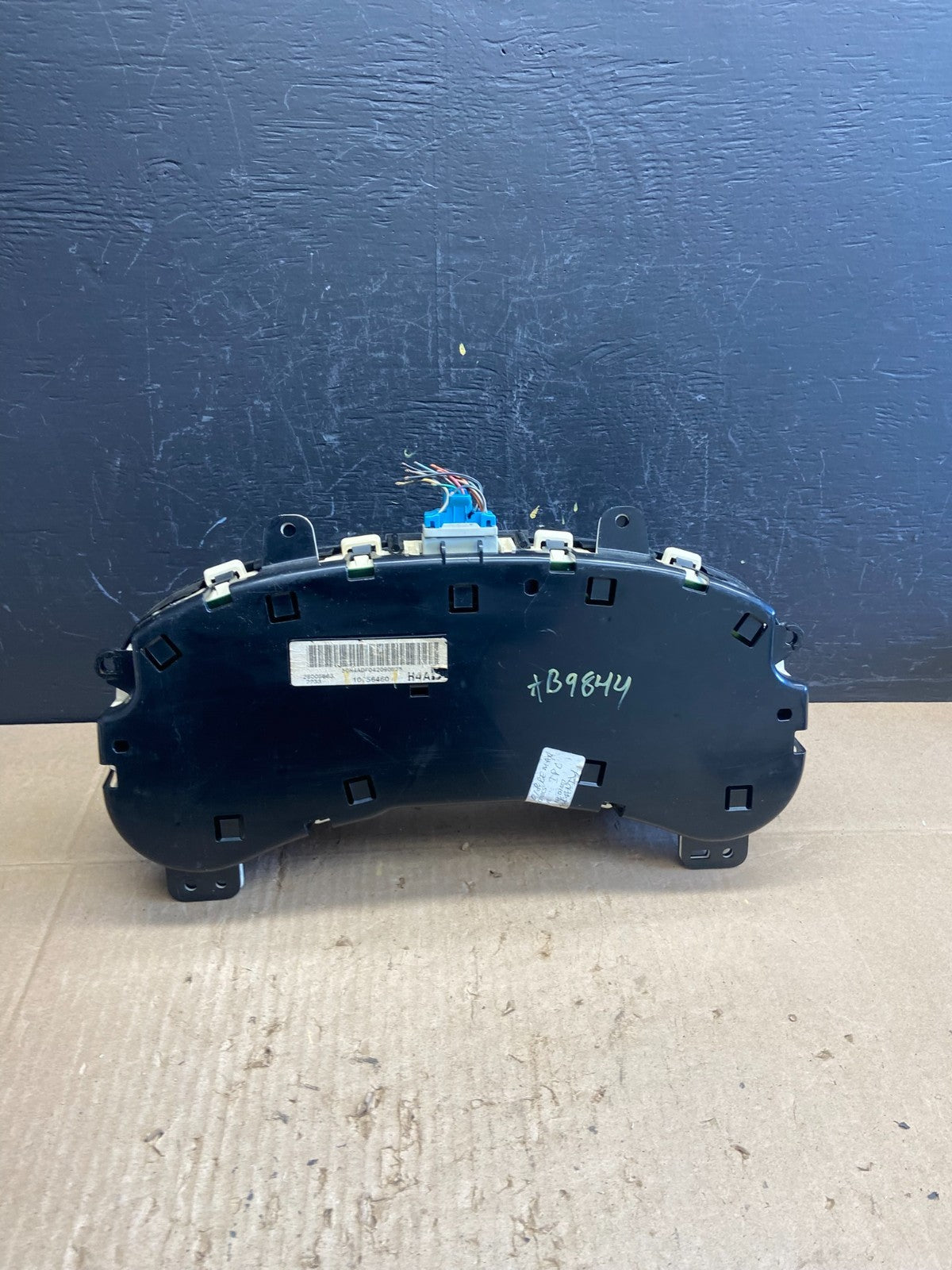 2002 to 2005 Chevrolet Trailblazer Speedometer Cluster Gauge OEM  AB9844 DG4