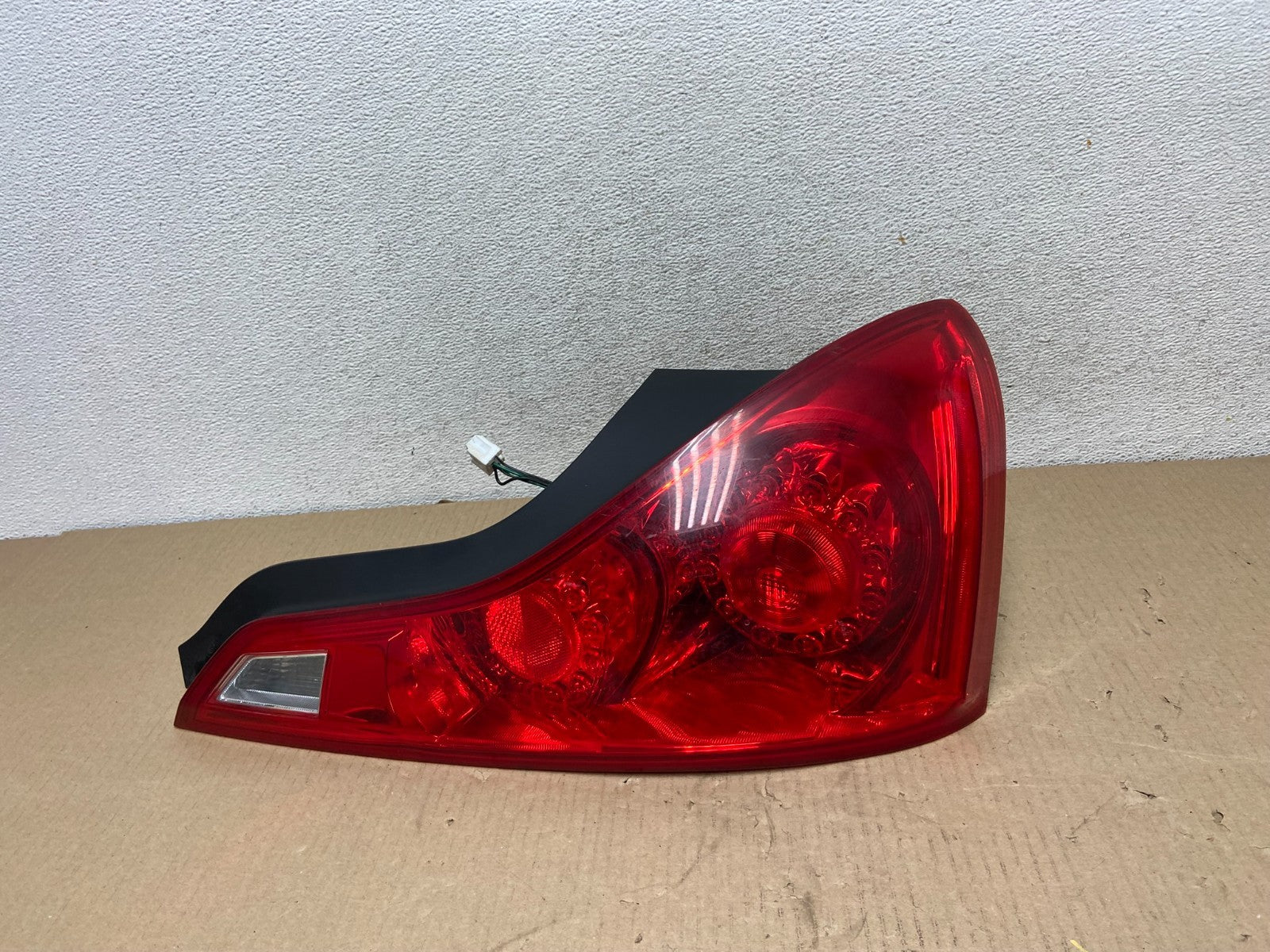 2008-2013 Infiniti G37 Coupe Right Passenger RH Side Tail Light AG5902 DW0