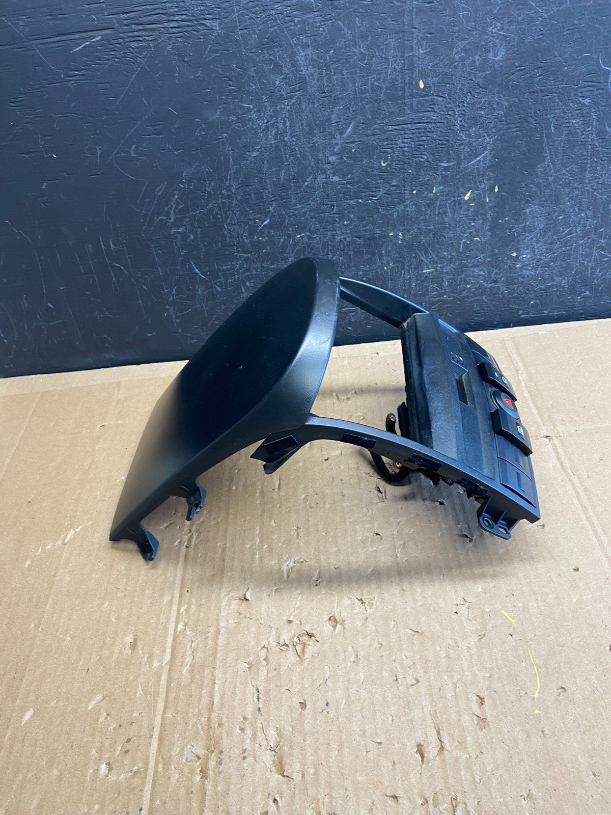 2003-2006 Kia Sorento Front Dash Radio Wiper Defrost Bezel Trim ad2245 DG1