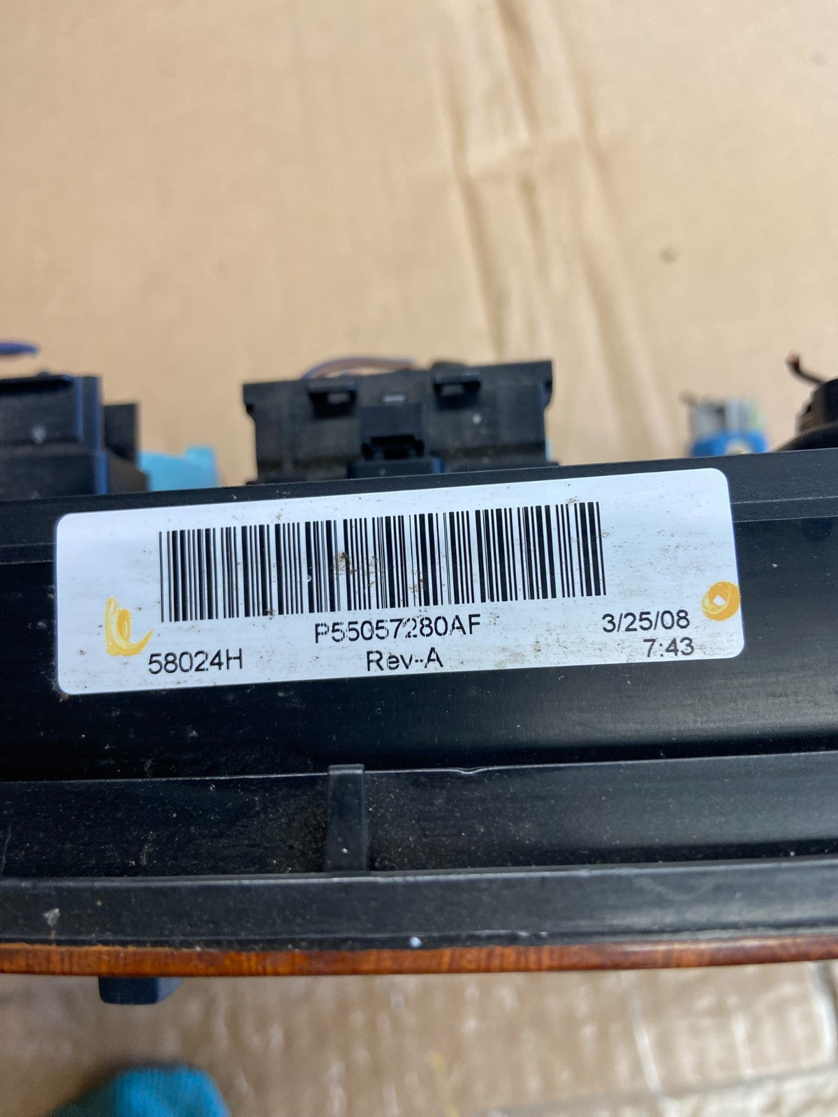 2007-2009 Chrysler Aspen Heat Climate Temperature Control Radio Bezel AI5985 DG4