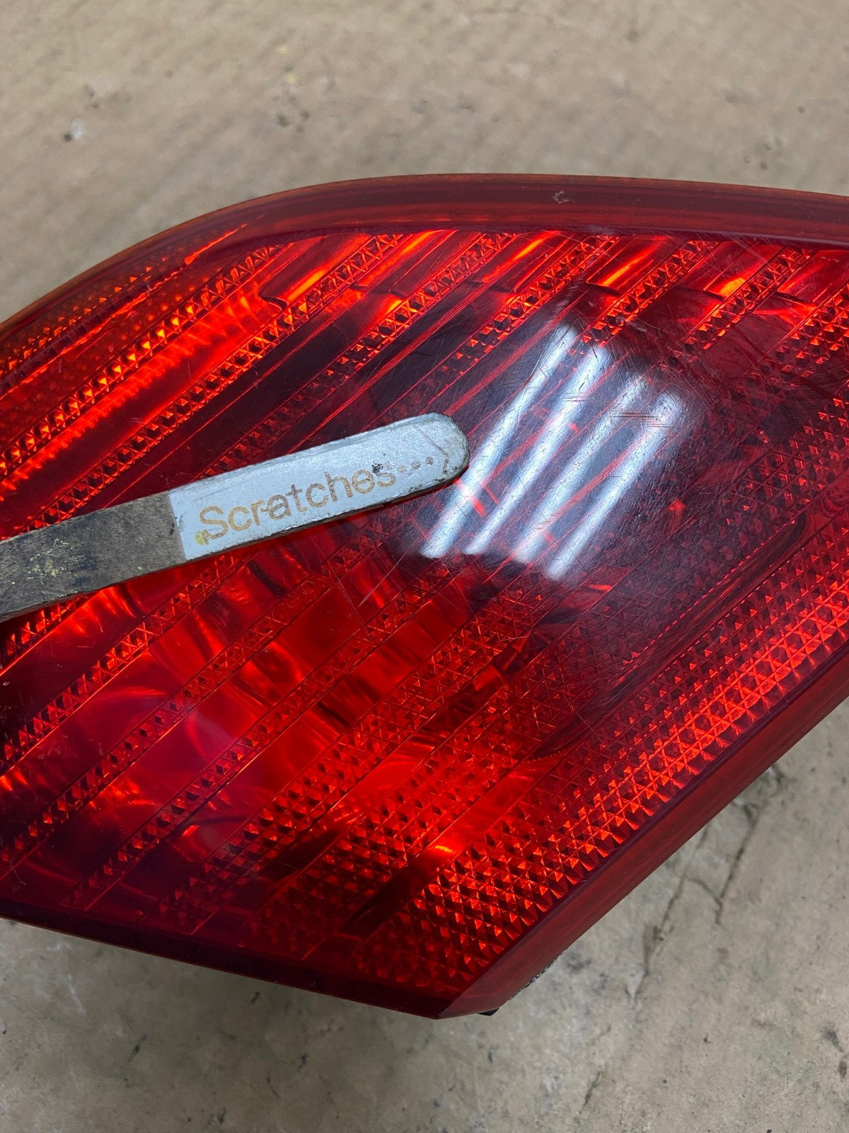 2003 to 2004 Toyota Avalon Left Driver LH Side Inner Tail Light AI8088 LK3