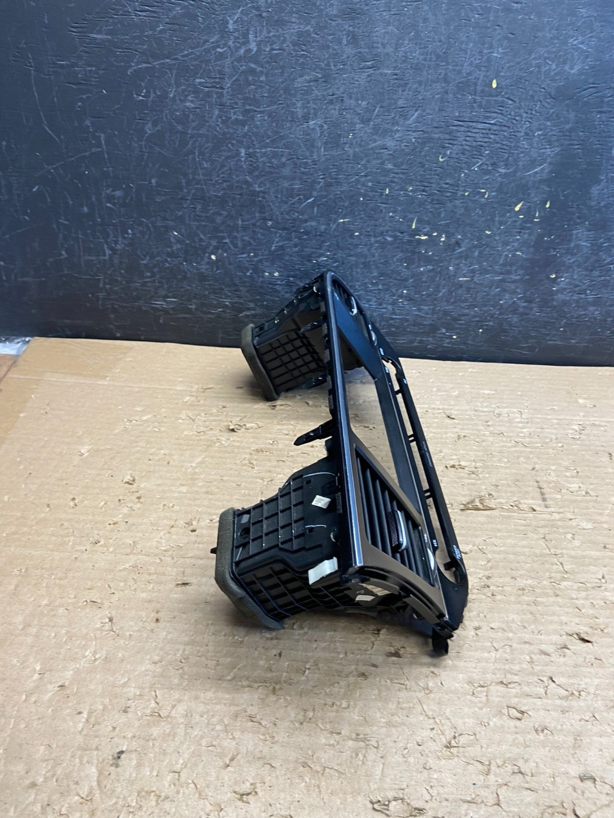 2017-2019 Hyundai Elantra Center Radio Climate Control Air Vent Bezel ag8678 DG1