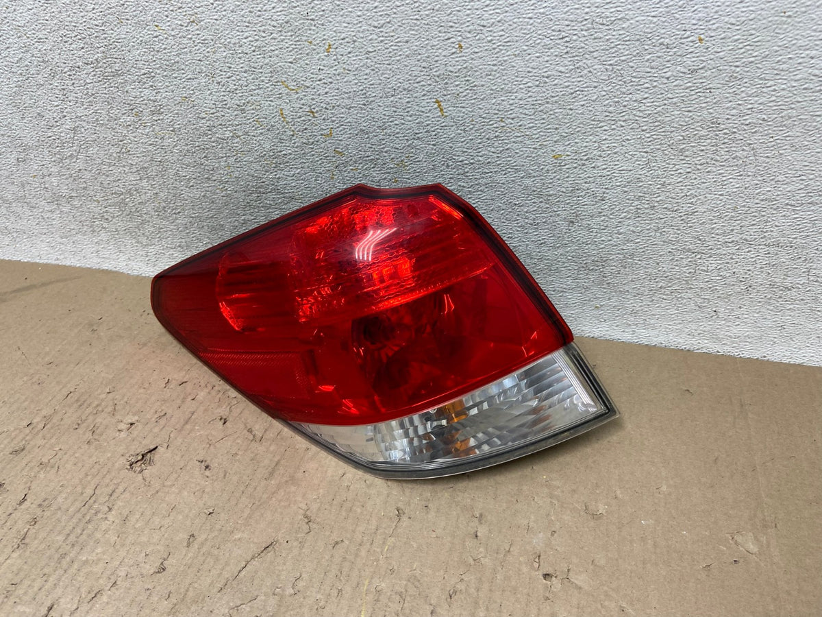 2010-2014 Subaru Outback Wagon Left Driver Lh Side Tail Light AH7670 LK2