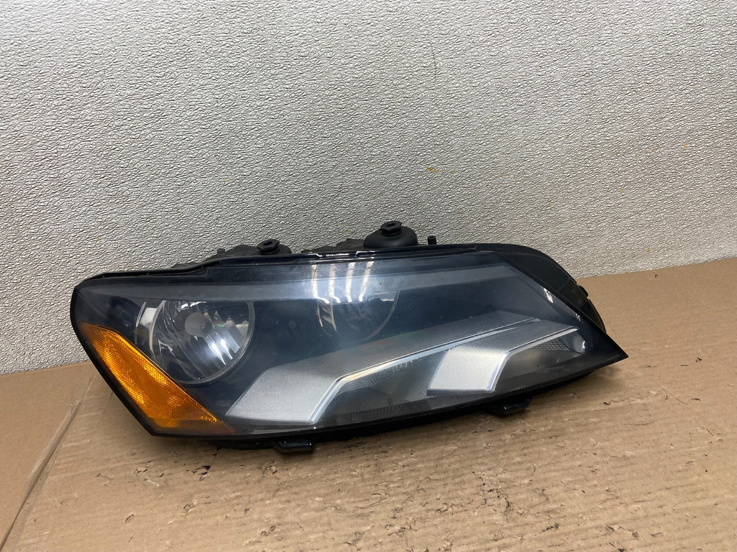 2012-2015 Volkswagen Passat Right Passenger RH Halogen Headlight OEM AA9507 DW0